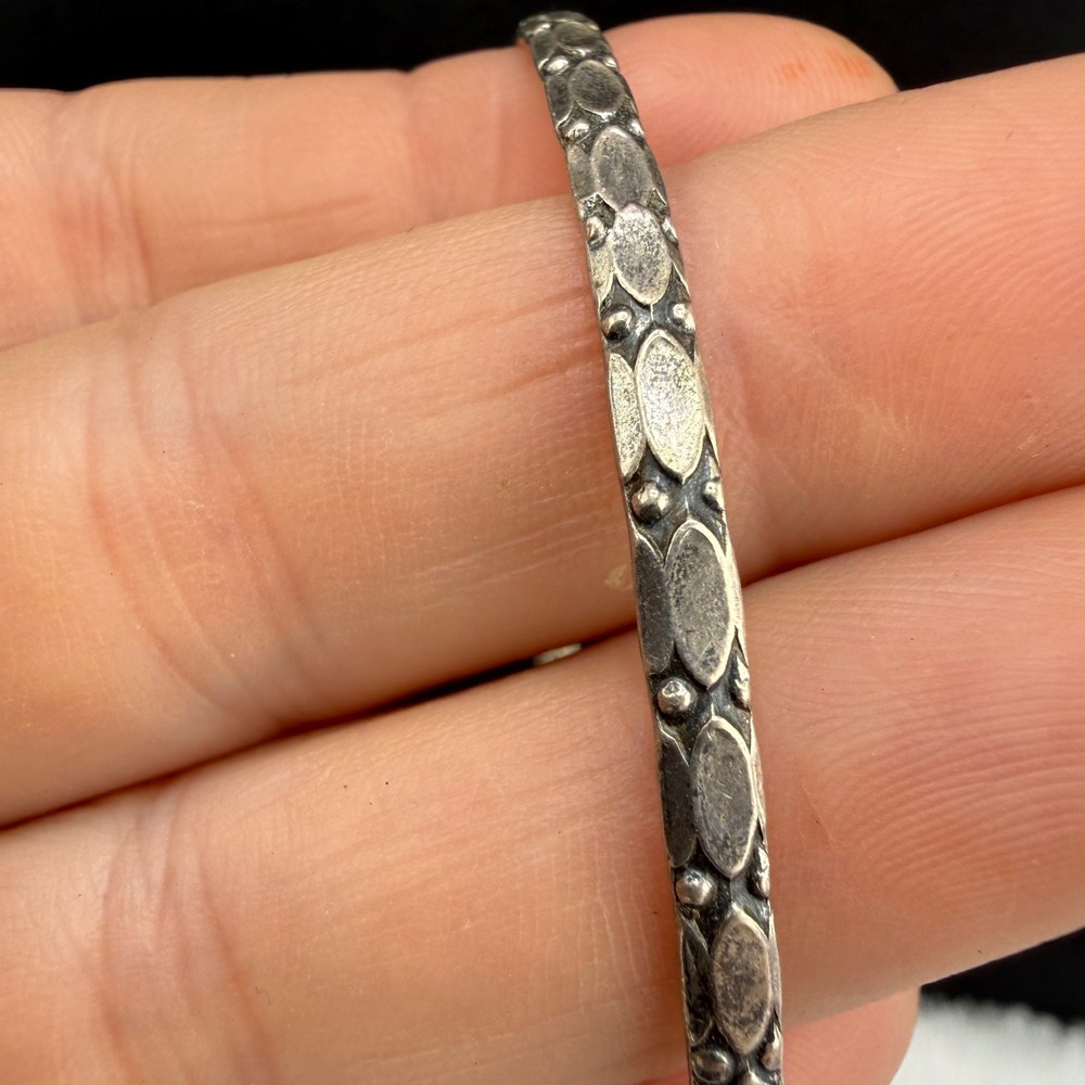Vintage Danecraft Bangle Silver Sterling Textured Oval
Pattern 8.5"